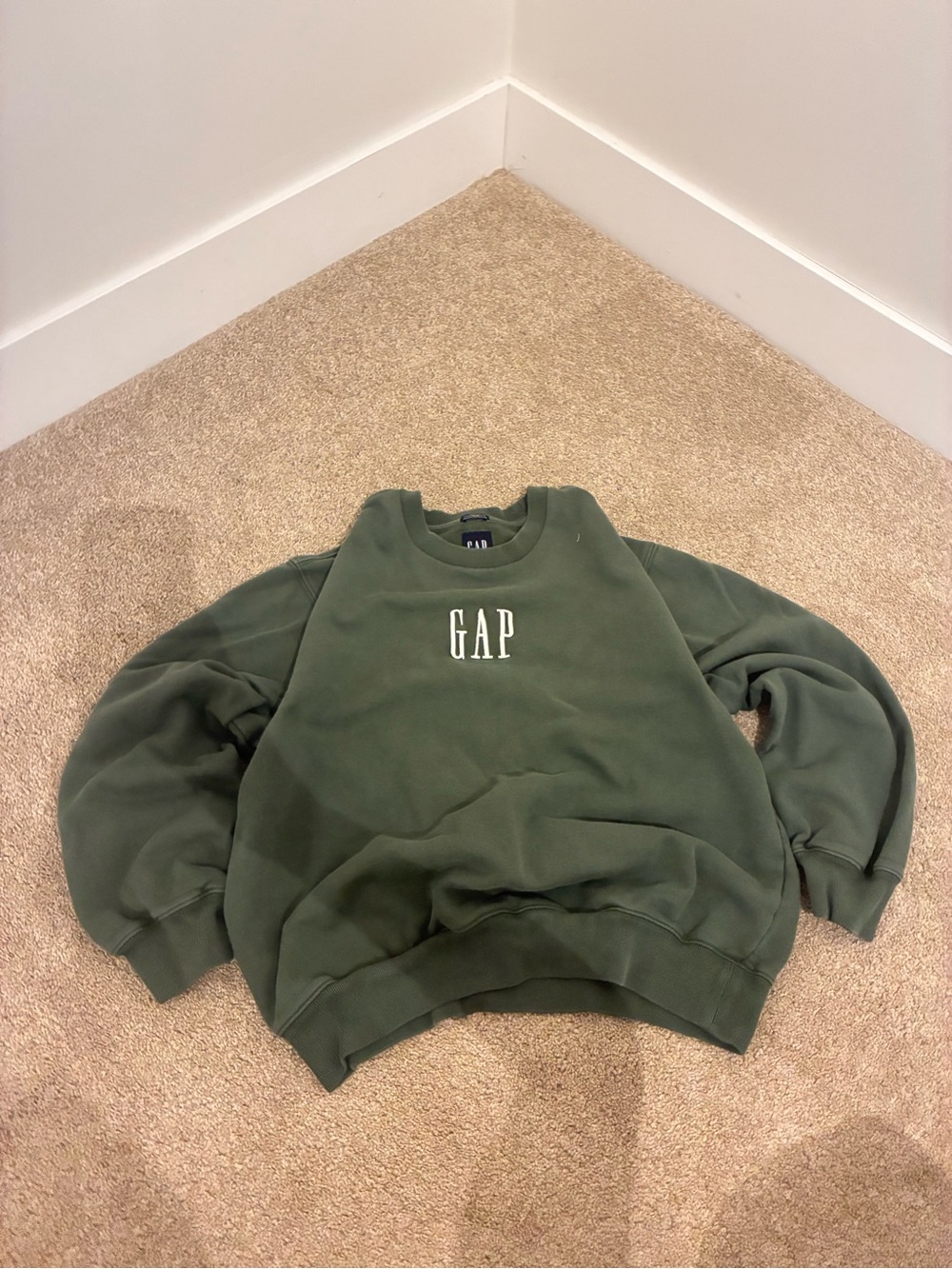 GAP Men's Olive Crewneck Sweatshirt - Classic Logo